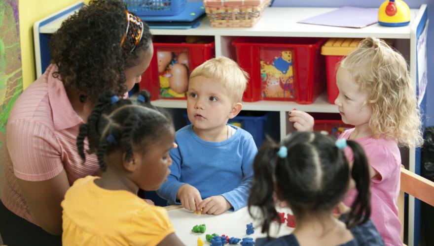 Classroom-with-kids-and-teacher
